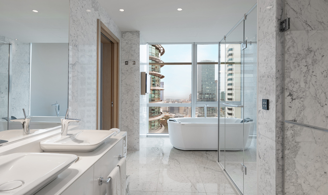 <span>Corner Suite</span> Bathroom Features
