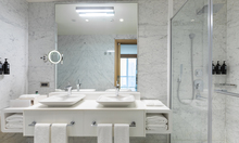 Senior Suite & Tower Suite / Banyo III