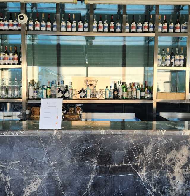 Pool Bar
